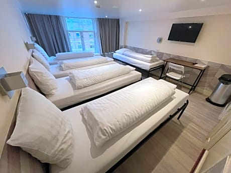 Room for 5 People with Private Bathroom