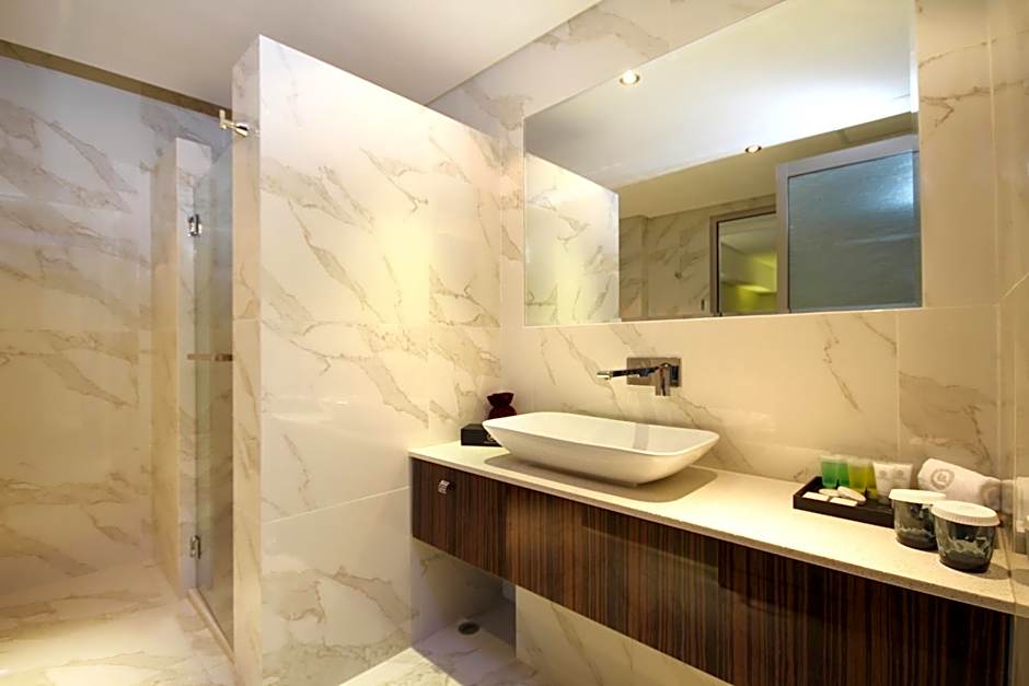 Swan River Hotel (Formerly known as International on the Water Hotel)