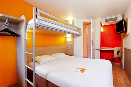 Triple Room (1 Double Bed + 1 Single Bed)