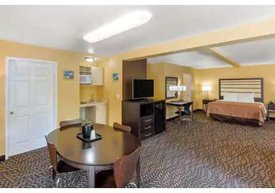 Quality Inn & Suites Capitola By the Sea