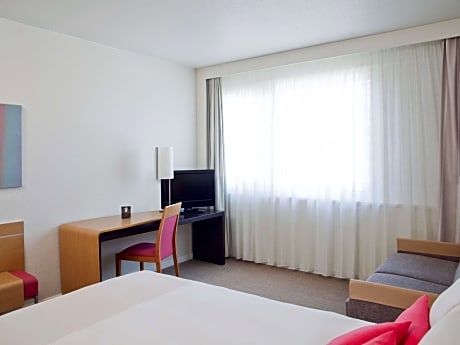 Superior room with 1 double-size bed and 1 sofa