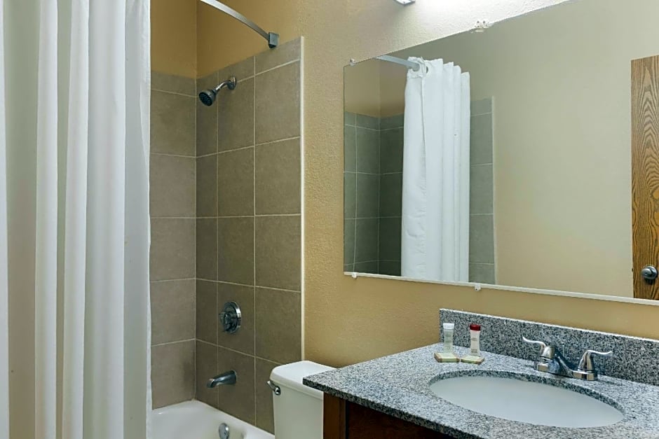Super 8 by Wyndham Taylor/Detroit Area