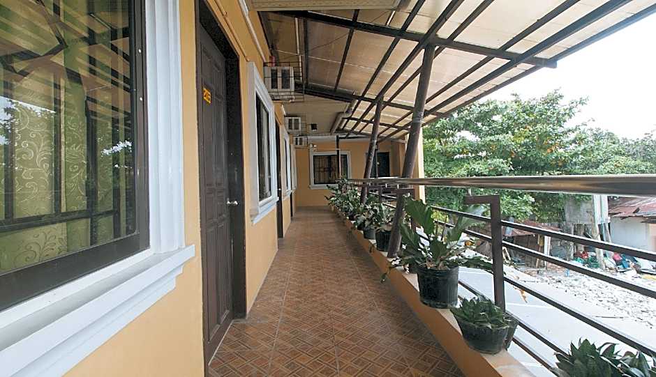 CM Apartelle Iloilo International Airport by RedDoorz