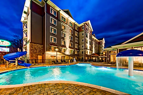 Black Fox Lodge Pigeon Forge, Tapestry Collection by Hilton