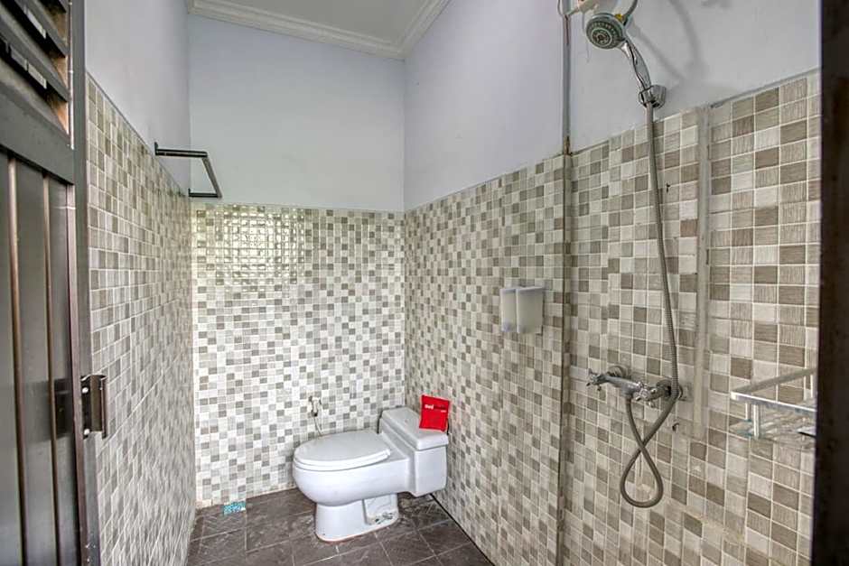 RedDoorz near Exit Toll Nusa Dua