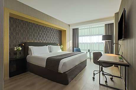 Superior King Room Free Parking Promo with breakfast
