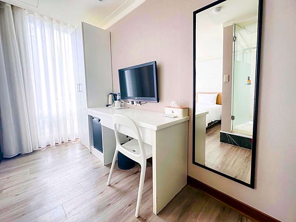Days Fine Hotel