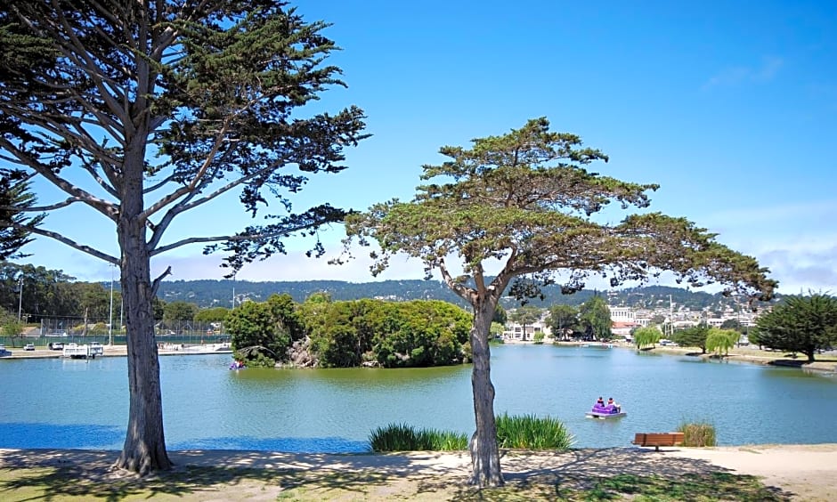 Monterey Bay Lodge