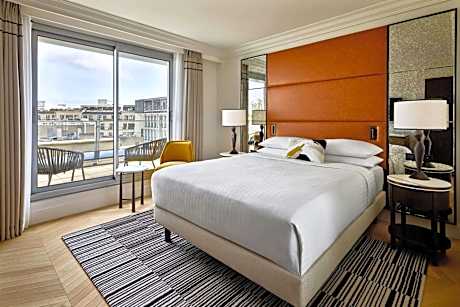 Queen Room with Terrace City View