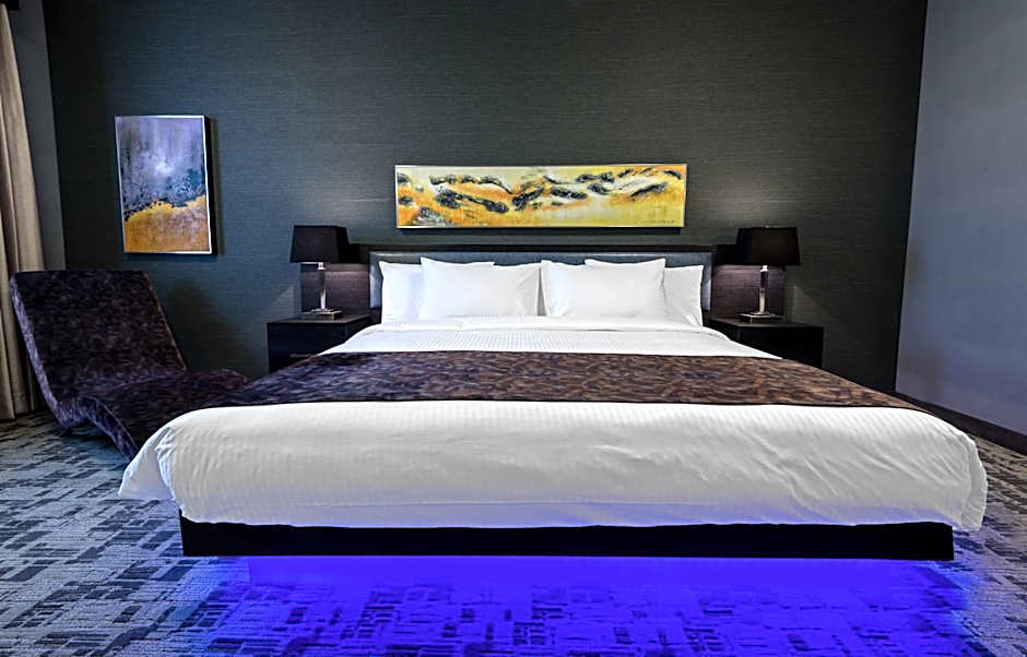 Applause Hotel Calgary Airport