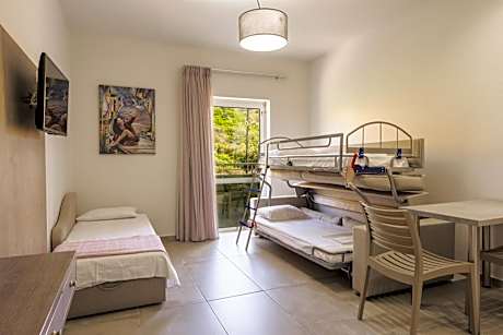 One-Bedroom Apartment (2 - 5 Adults)