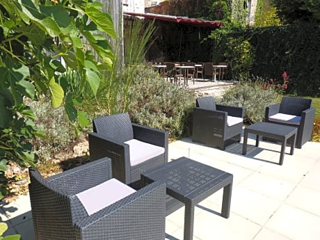 Family Room (2 Adults + 3 Children)