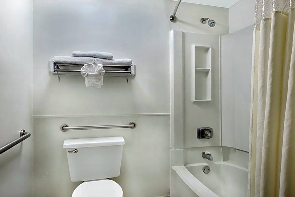 Days Inn by Wyndham Indianapolis Northeast