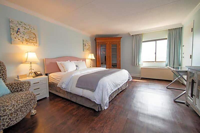 Bella Vista Hotel & Suites