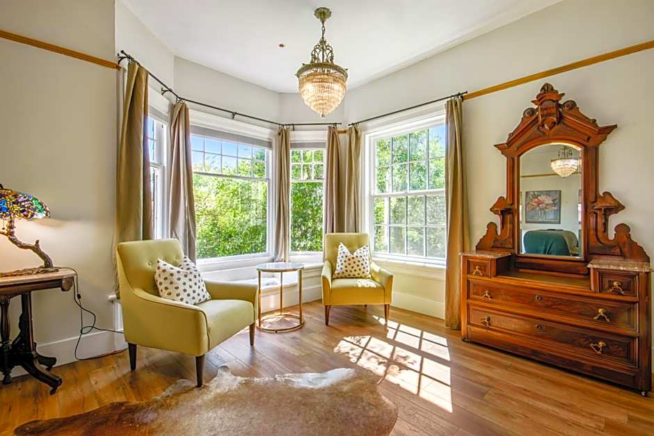 Cedar Gables Inn