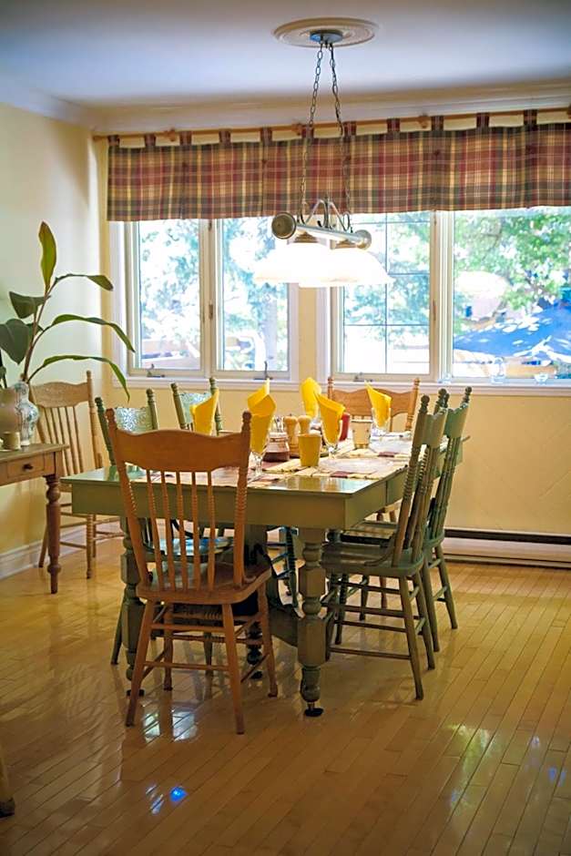 Maison Des Jardins B & B