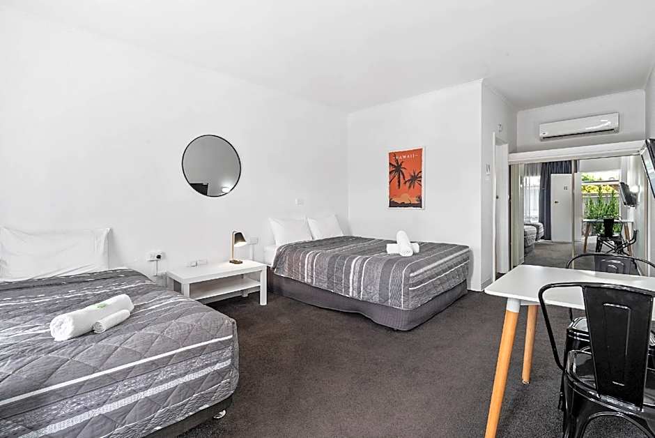 Foto 1 dari 3 — 1 Queen Bed and 1 Twin Bed