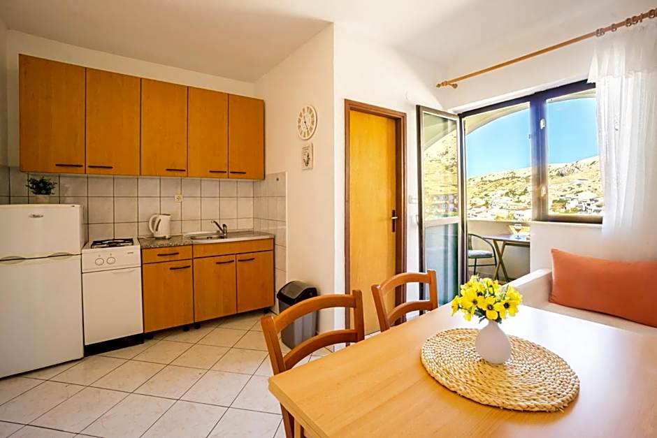 Apartment and Room Bacic