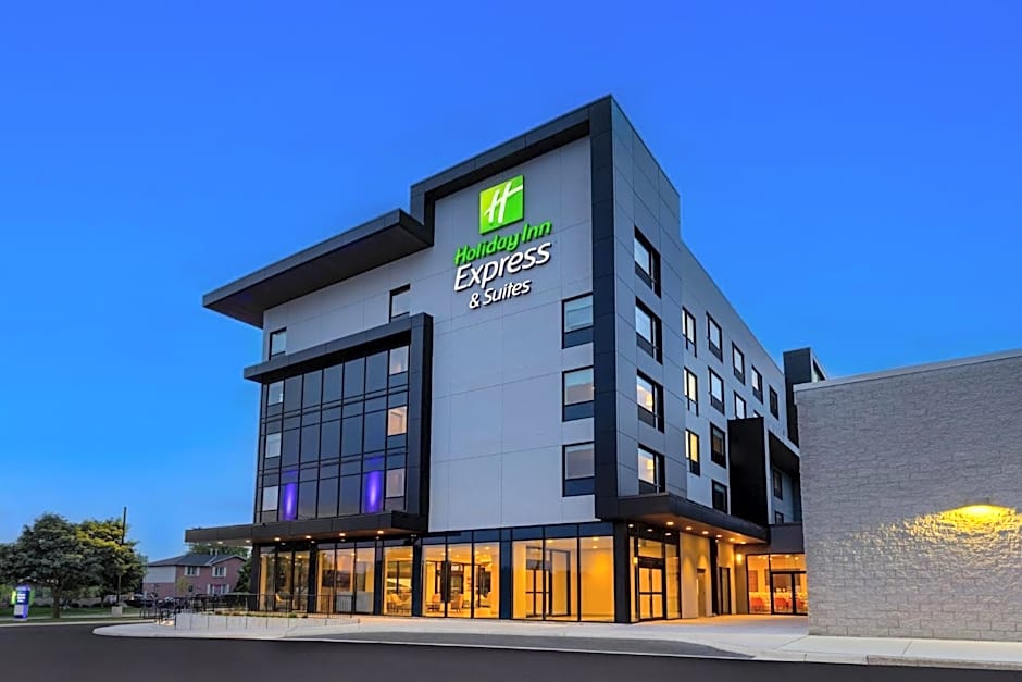 Holiday Inn Express And Suites St.Thomas. By IHG