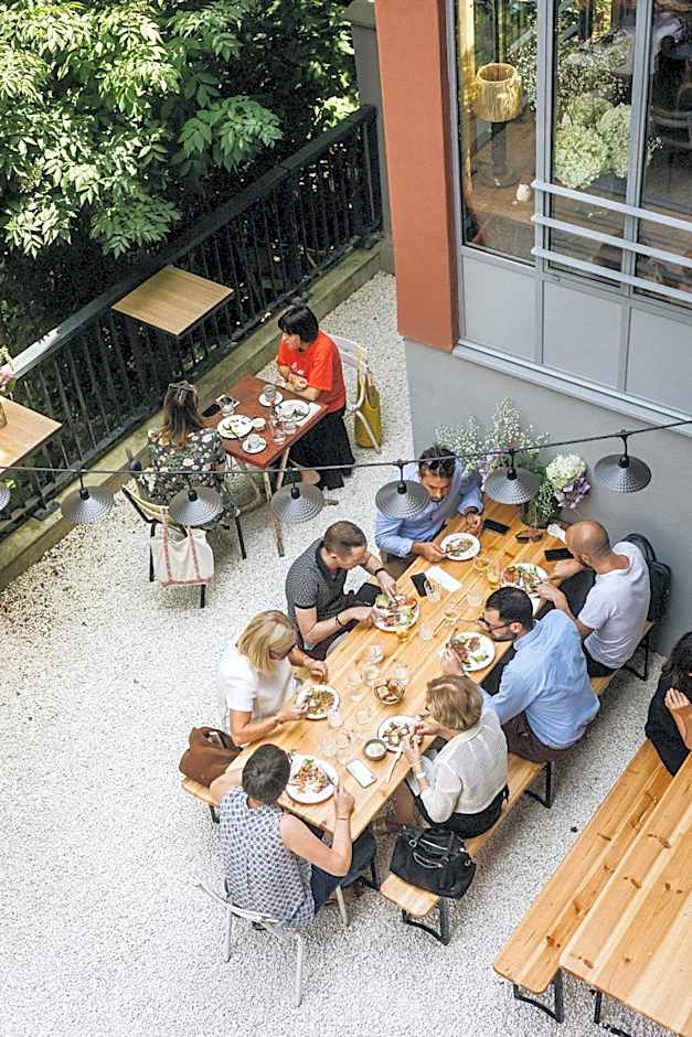 Les Chouettes Hostel