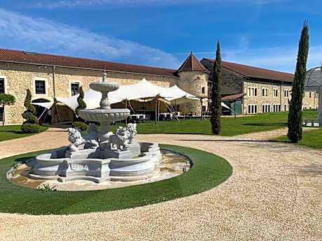 Les Dépendances du Château Chapeau Cornu