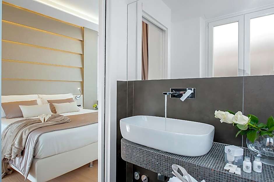 Photo 1 of 7 of Standard Double or Twin Room