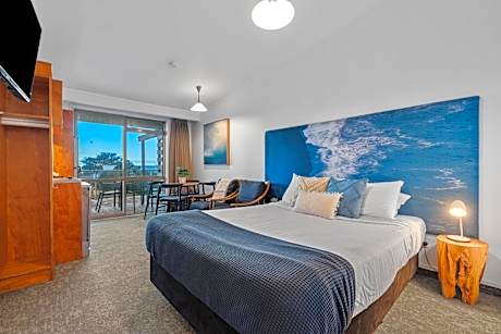 One-Bedroom Apartment with Sea View