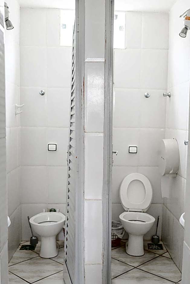 Foto 1 di 2 di Single Room with Shared Bathroom