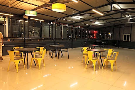 Aradhya Inn Deralakatte