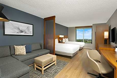 Queen Room with Two Queen Beds and Sofa Bed - High Floor