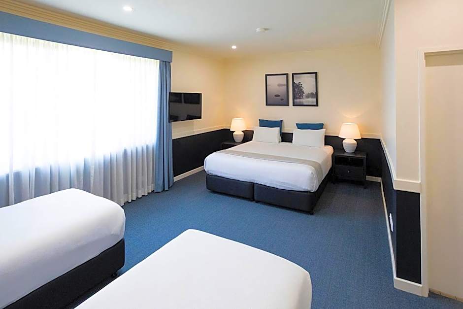 Hawkesbury Race Club Motel