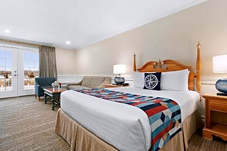 1st floor Harbor Queen Bed