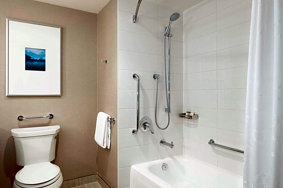 Sheraton Vancouver Guildford Hotel