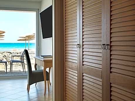 Premium Junior Suite Waterfront View Capacity 3