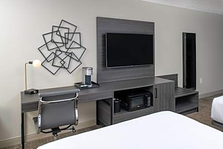 2 Queen Standard Mobility Accessible Tub