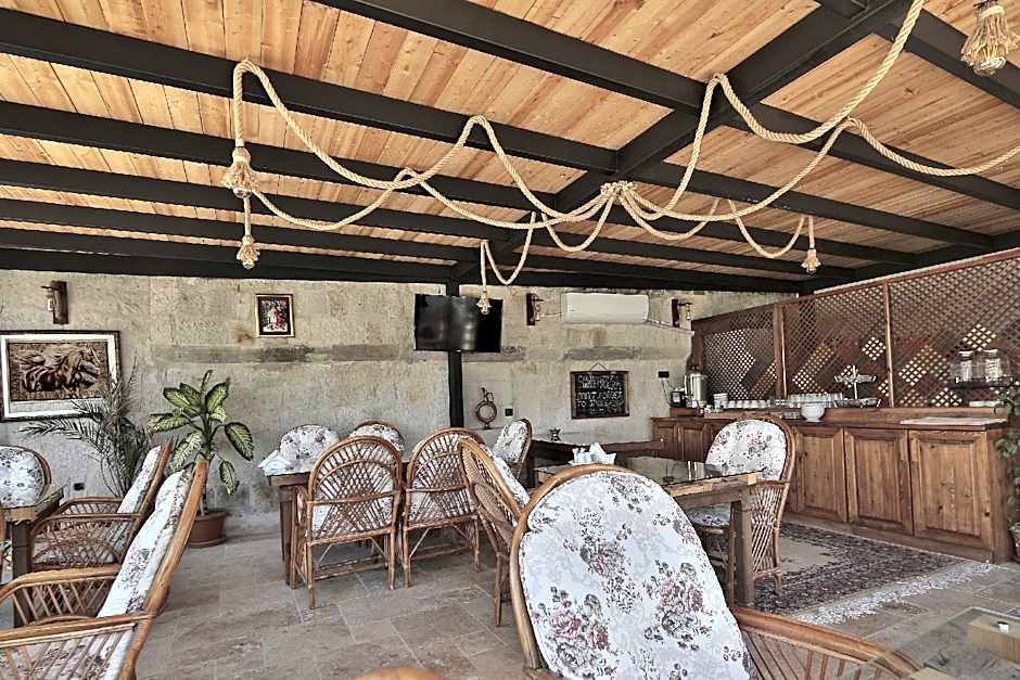 Aren Cave Hotel and Art Gallery