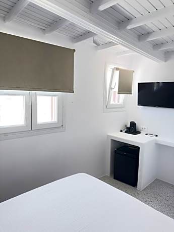 Cozy room with partial sea view