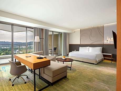 Studio Suite with Golf View
