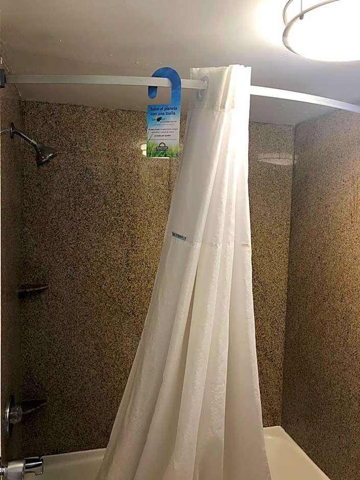 Days Inn by Wyndham Fort Myers
