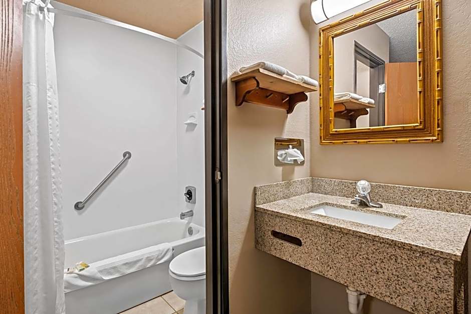 Super 8 by Wyndham Blue Earth