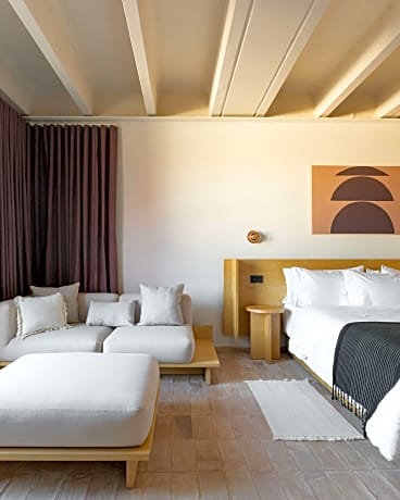 DOUBLE KING SIZE BED