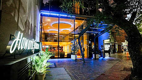 Howard Johnson La Canada Hotel & Suites