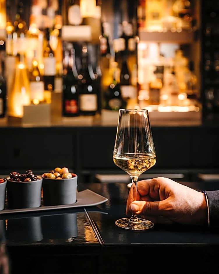 HANNONG Hotel & Wine Bar