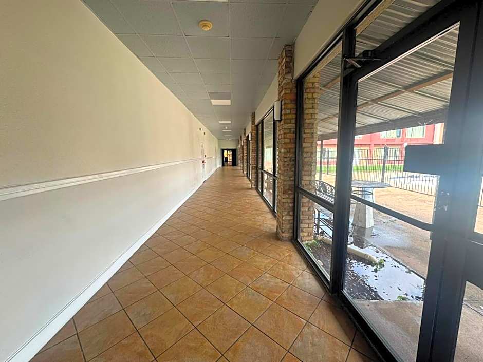 Express Inn & Suites