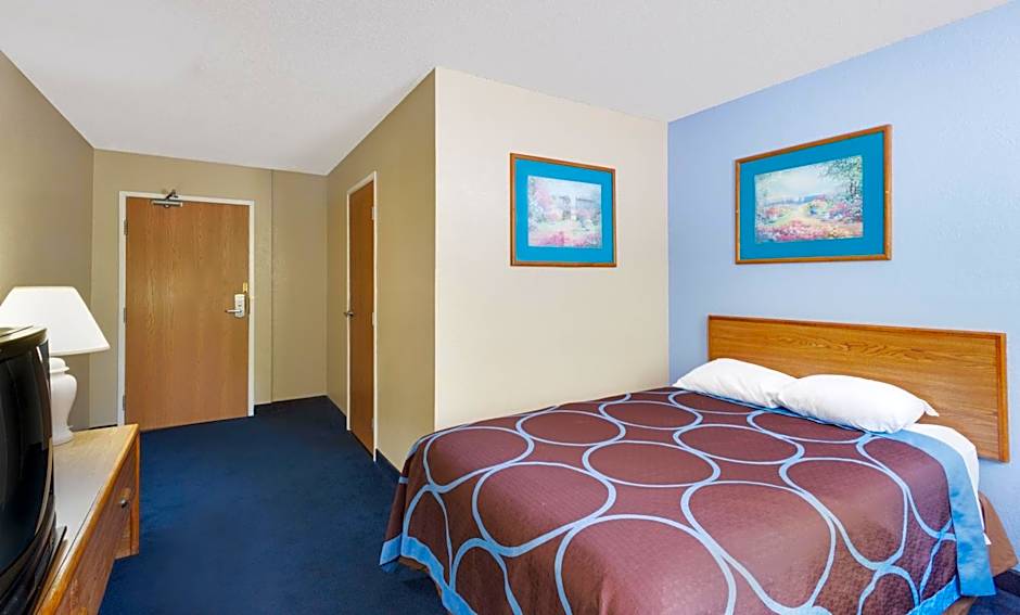 Super 8 by Wyndham Newburgh/West Point Stewart Intl Airport