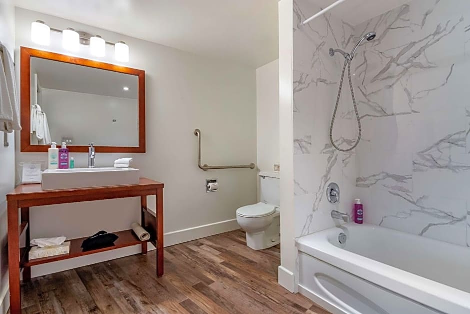 Hotel Penticton, Ascend Hotel Collection