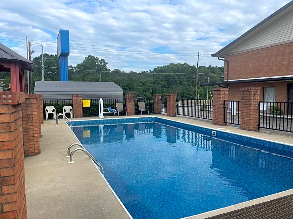 Royal Inn - Anniston