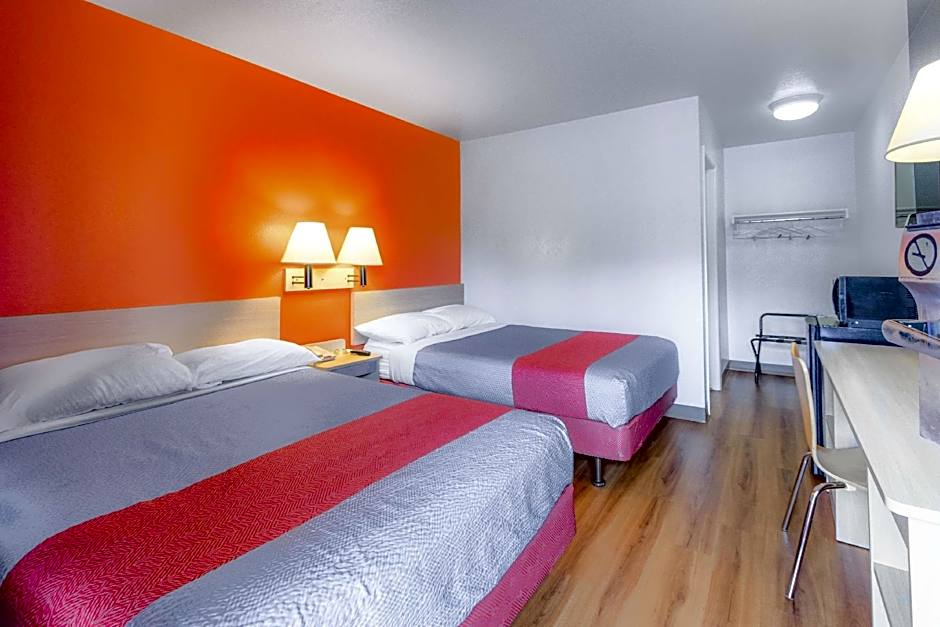 Motel 6-Kelso, WA - Mt. St. Helens