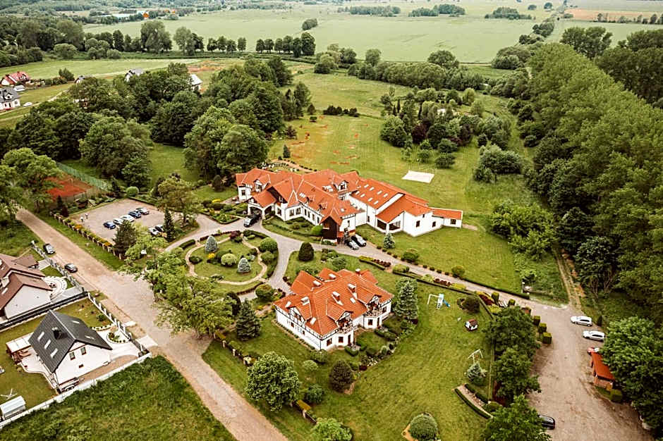 Hotel Dworek nad Regą