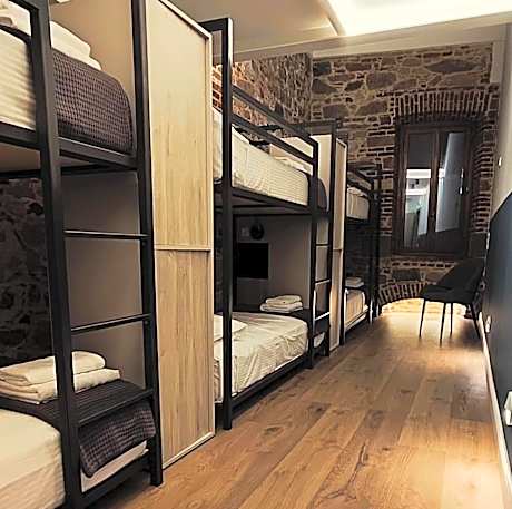Bed in 6-Bed Mixed Dormitory Room